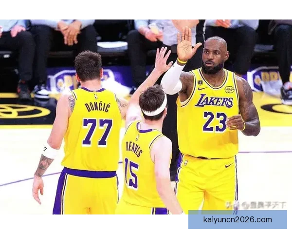 湖人双核受伤风雨飘摇詹姆斯孤身扛旗再现王者本色紫金军团命悬一线